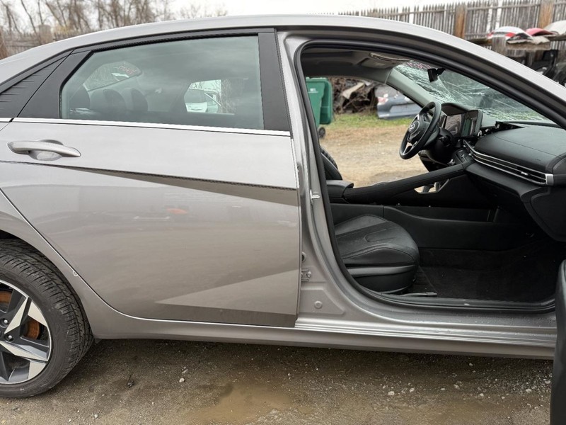 2021-2023 Hyundai Elantra Right Passenger Side Rocker With Post Gray