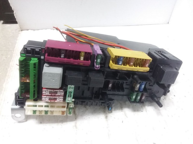 SAM Signal Activation Module Fuse Box 172 Type SLK250 Fits 12-13 MERCEDES SLK