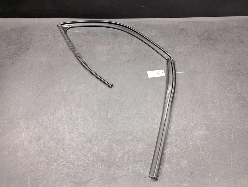 Front Right Door Window Glass Run Channel 2018 Infiniti Q50 80330-4GA0B 15 - 19