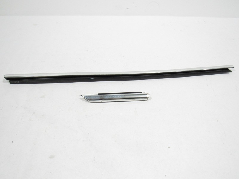 Maserati Levante Q4 2017 Front Right Door Belt Molding Trim Set 2 PCS 16-24 ;#3