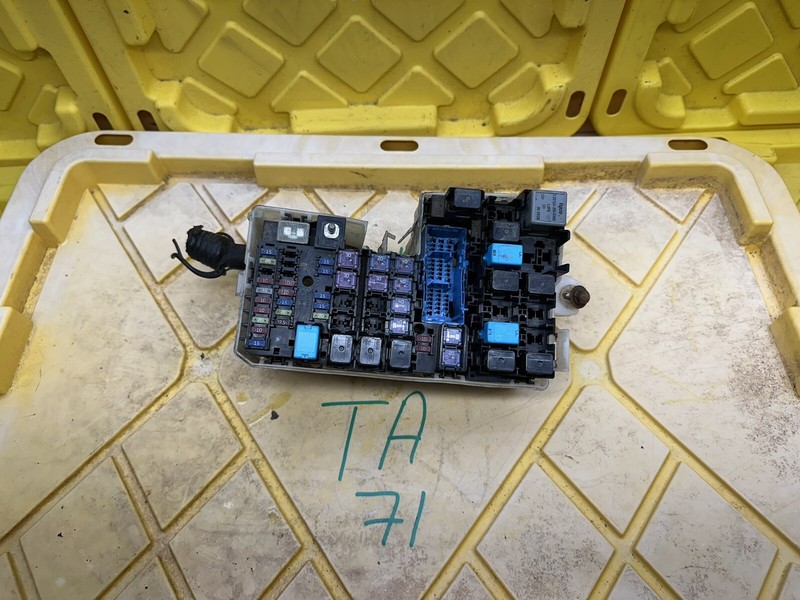 2006 Mazda 5 (CR19)FUSE BOX FUSE BOX 56413W OEM