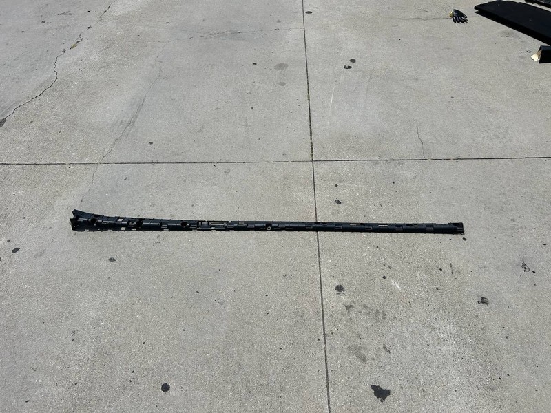 ✅16-23 Model X Driver Side Rocker Carrier Panel Trim Bracket Left 1046690-00-B