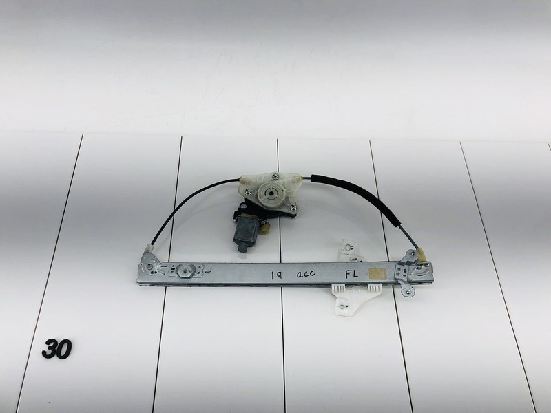 18-22 HYUNDAI ACCENT FRONT LEFT DRIVER SIDE DOOR WINDOW REUGLATOR W/ MOTOR OEM