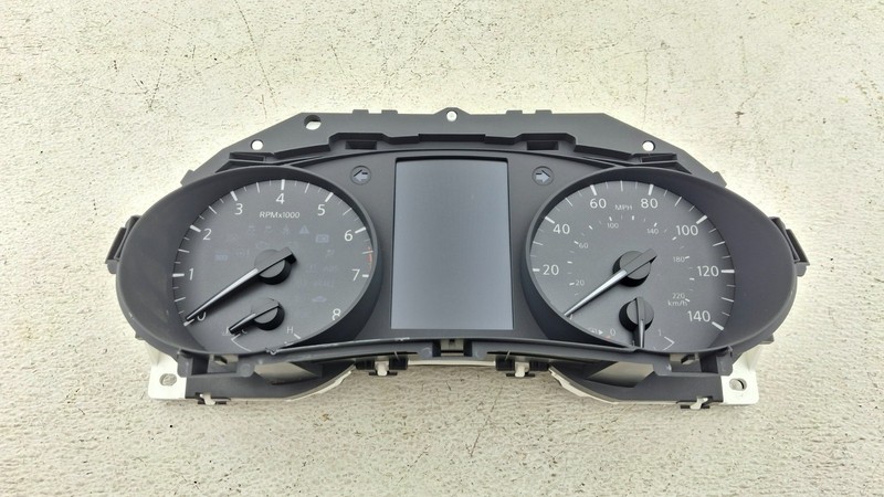 2017-2018 Nissan Rogue Sport Speedometer Instrumental ClusterOEM