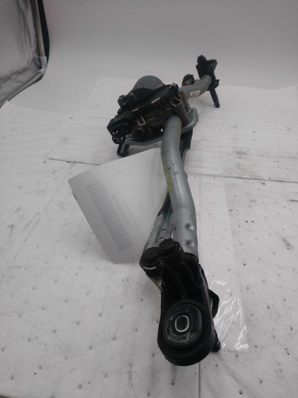 Used Windshield Wiper Motor fits: 2016 Jeep Renegade assembly Grade A