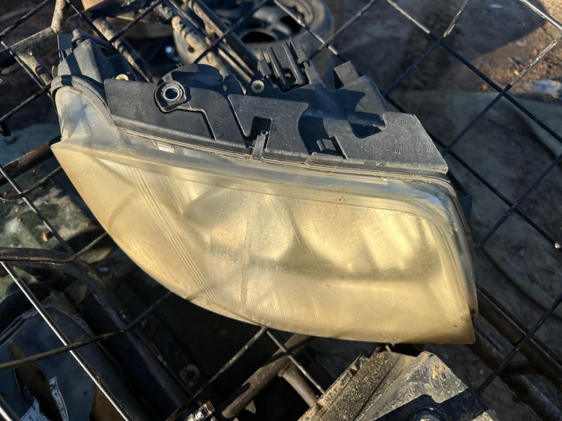 01-05 VOLKSWAGEN PASSAT OEM RH PASSENGER SIDE HALOGEN HEADLIGHT ASSEMBLY
