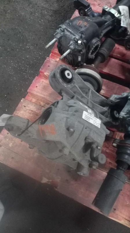 2015 Chrysler 300 4WD Differential Carrier Assembly OEM 68159836AD 141K Miles