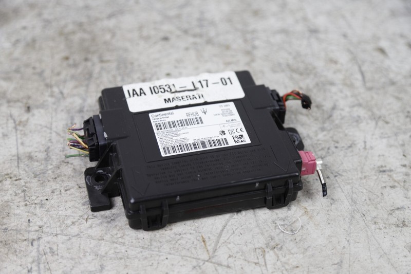 2017 - 2020 MASERATI GHIBLI PASSIVE ENTRY ANTENNA CONTROL MODULE ECM OEM