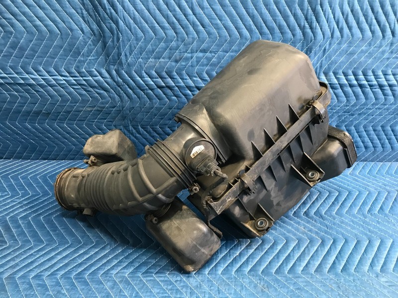 06-14 Kia Sedona Air Intake Cleaner Box Cover Assembly OEM