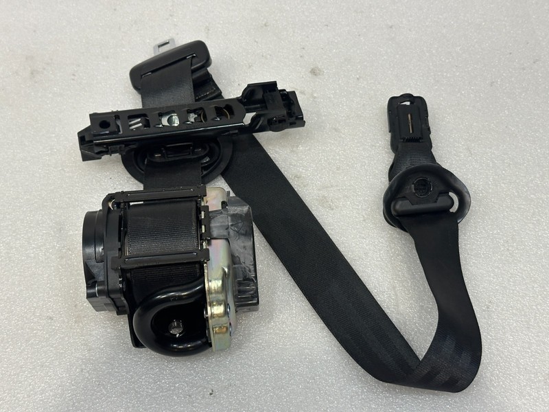 2015 Volkswagen Golf Passenger Right Seat Belt Retractor 4DR BLK OEM Used