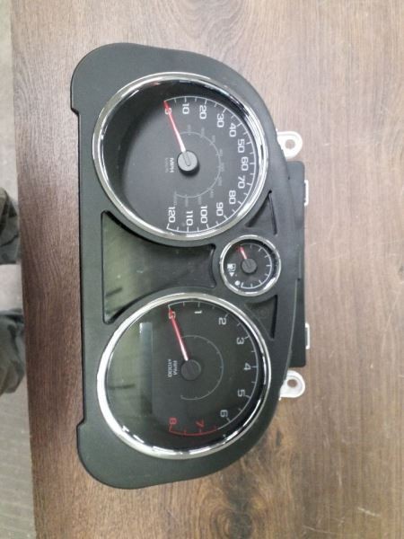 2005-2006 Chevy Cobalt Speedometer Cluster 2.2L ID 15246264 w/o Sport Package