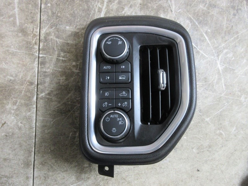 2019-2023 Chevy Silverado OEM LH Dash Vent Trim Pad Panel 84266580