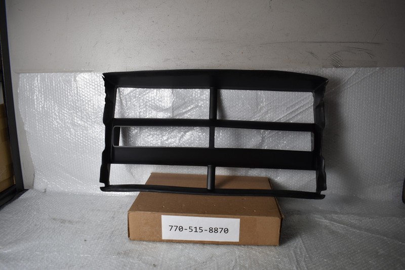 RANGE ROVER VOGUE L460 FRONT AIR DUCT 2022-2024 OEM M8E2-8A095-B3