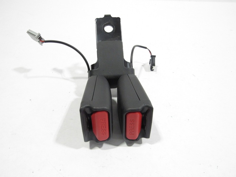 Rivian R1S 2024 Rear 3rd Third Row Seat Belt Buckle Dual Receiver 21-25 |@1
