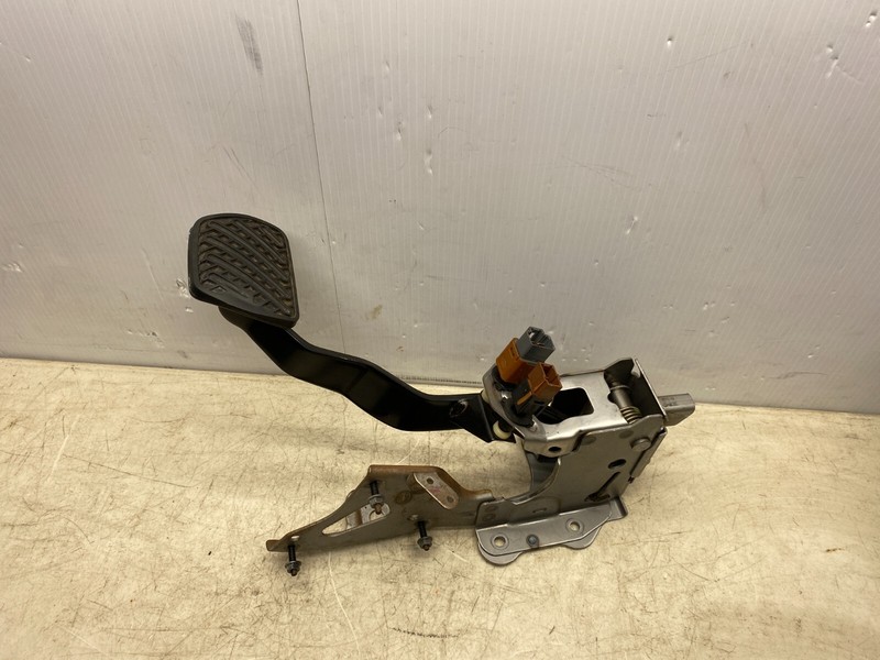 2011-2013 NISSAN ROGUE BRAKE BRAKING PEDAL ASSEMBLY W/SENSOR OEM