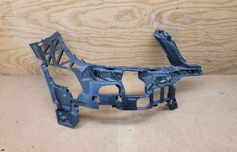 2012 2013 2014 Mercedes W204 C-class FRONT BUMPER BRACKET Right RH OEM