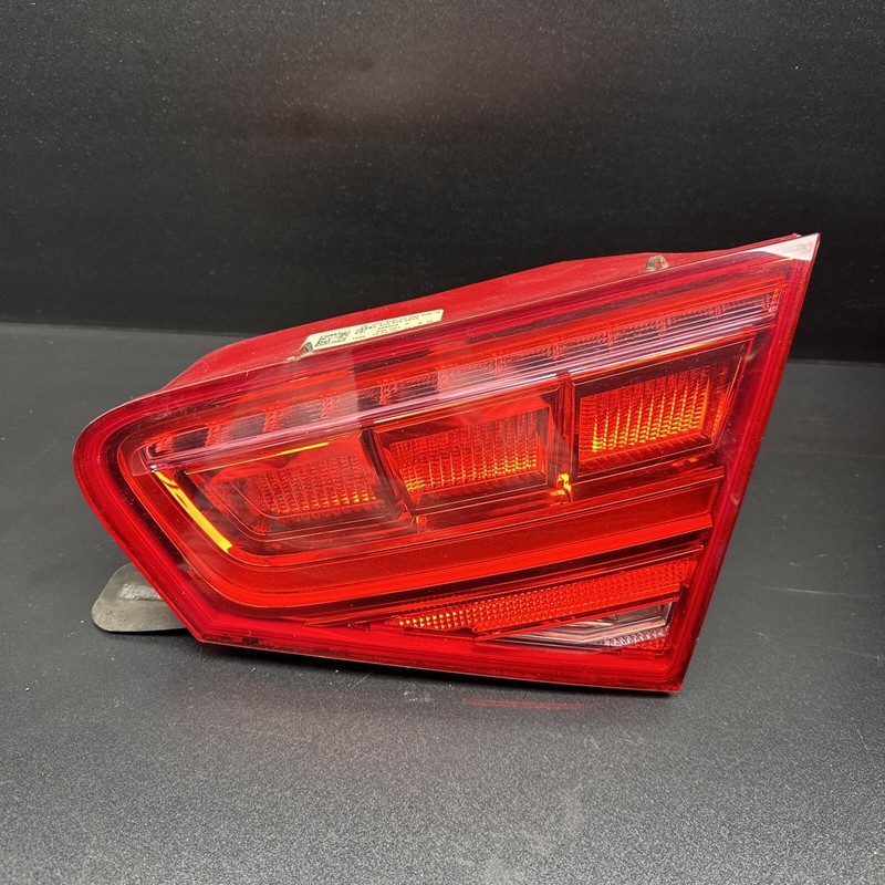 2011-2014 Audi A8 A8L S8 REAR RIGHT PASSENGER TAILLIGHT INNER TAIL LAMP TRUNK