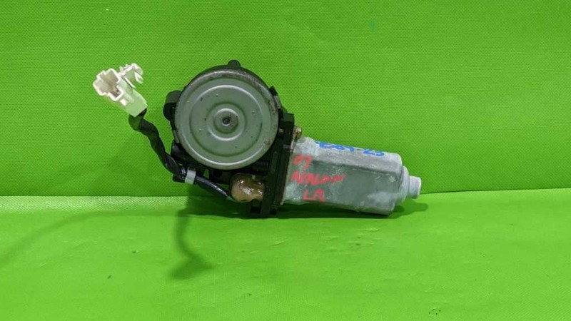 00-04 AVALON DRIVER LEFT REAR WINDOW MOTOR OEM 4589-23