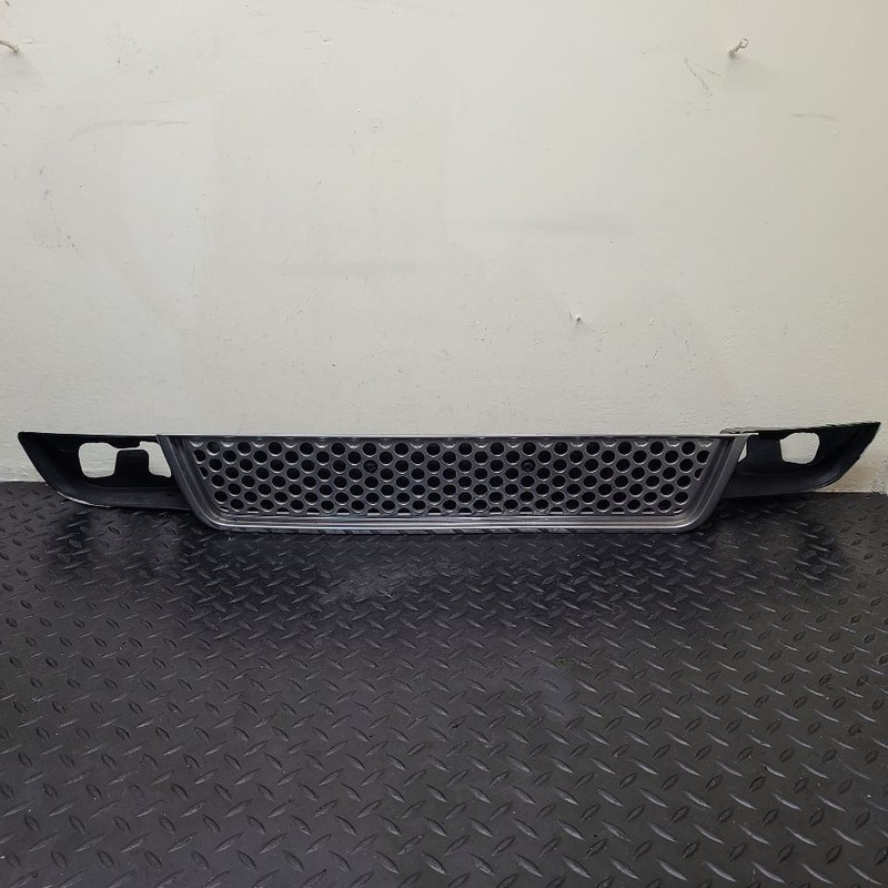 07-14 GMC Yukon Denali Lower Grille OEM 15264513