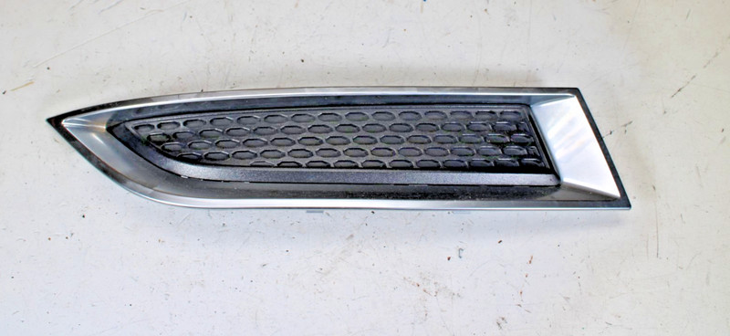 2013-2016 GMC ACADIA FRONT RIGHT UPPER BUMPER GRILLE COVER P/N 20982404 OEM
