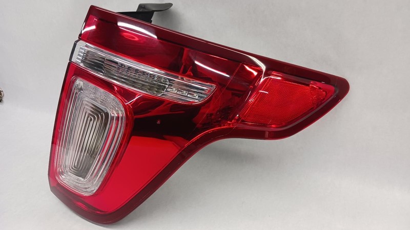 11-'15 FORD EXPLORER Right passenger Taillight w/twist in bulbs OEM Grade A!