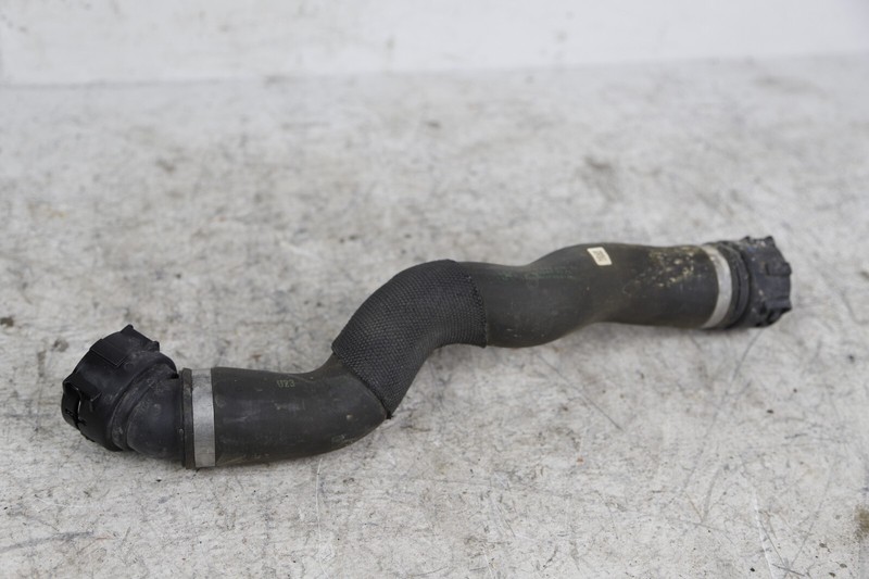16-19 BMW BMW G11 G12 G30 G31 G32 540 740 Radiator Coolant Hose 8602638
