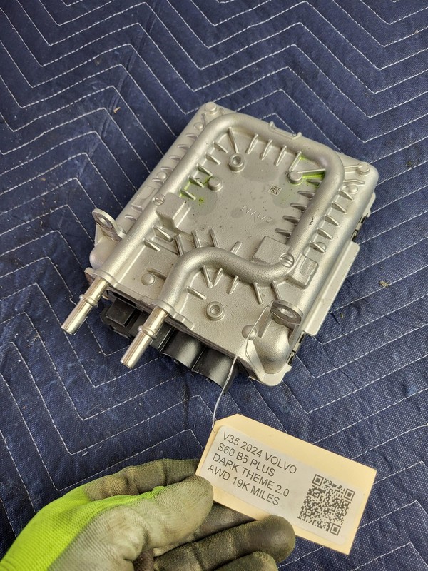 2022-2024 VOLVO S60 Power Voltage Inverter Converter OEM 32371432 2.0L AWD