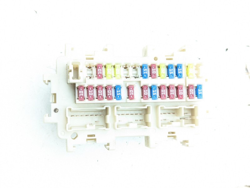 2003-2007 03 04 05 06 07 INFINITI G35 JUNCTION FUSE RELAY BOX