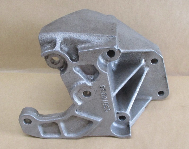 1998-2002 USED POWER STEERING BRACKET 53010038 FITS DODGE RAM 2500 AND 3500