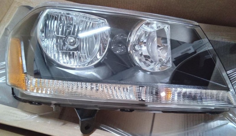 2008-2014 Dodge Avenger R/T RH Headlight Black Accent NEW 1096 50303744AD