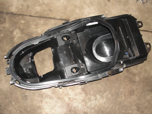 2009 YAMAHA YP 400 MAJESTY UNDER SEAT CARGO STORAGE COMPARTMENT TRAY BOX YP400