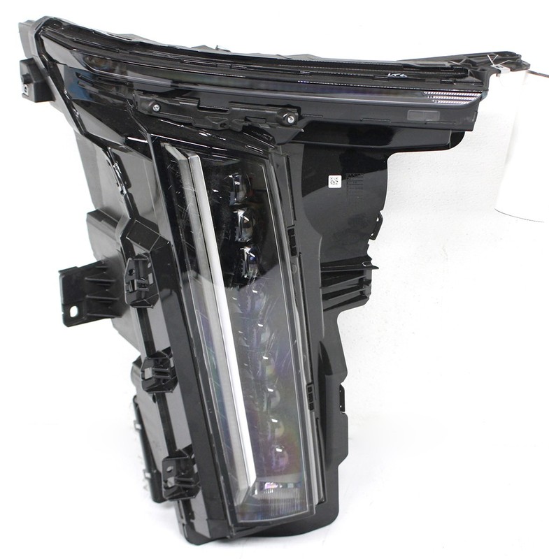 OEM Right Passenger Side LED Headlamp For Cadillac LYRIQ 85022350, Lens Tab Chip