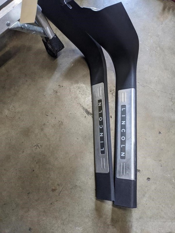 1PC Front Right Door Sill Plate 2013 Lincoln MKT CE93-7413200 2010 - 2019 X