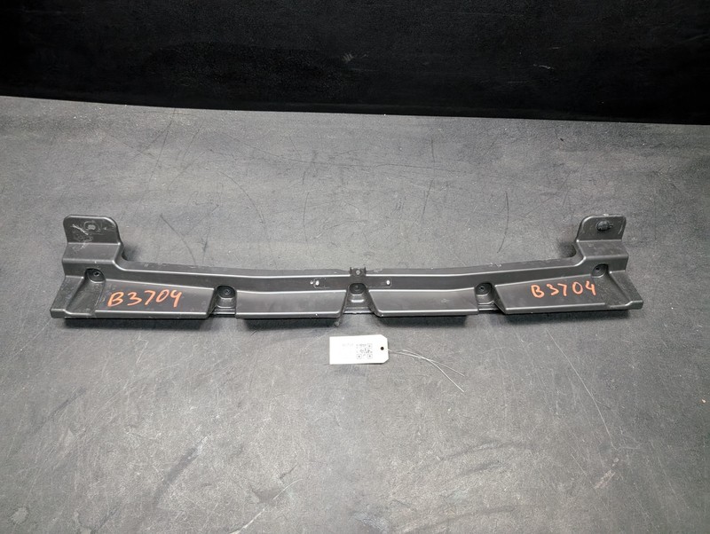 Rear Bumper Center Bracket 2022 Buick Envision 84909124 2021 2023