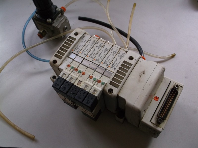 SMC AR20K-N01-Z Valve and Regulator Assembly VQC1301N-5 *FREE SHIPPING*
