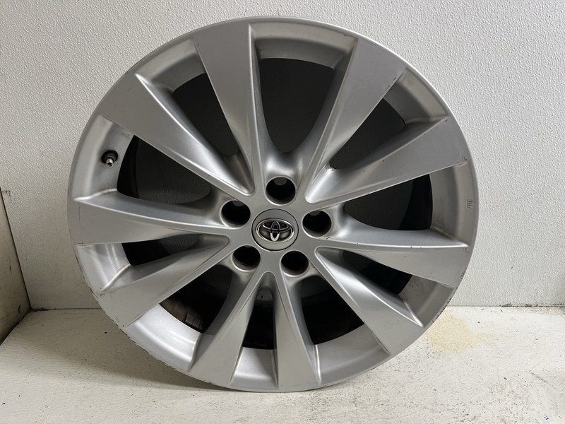 2013-2016 Toyota Venza 19x7.5 10 Spoke Alloy Wheel Rim w Center Cap 19" Oem