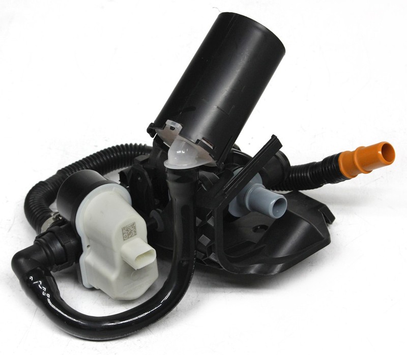 OEM Fuel Tank Vapor Leak Detection Pump For BMW XM 16-11-9-797-986