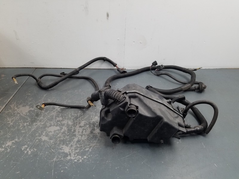 2013 10 11 12 14 Porsche Cayenne GTS Engine Bay Harness / Fuse Panel #6058 D2