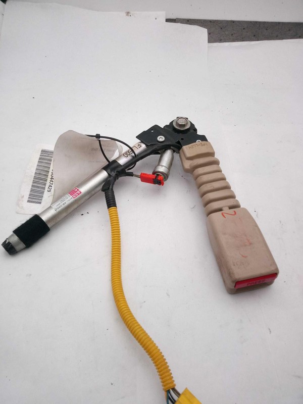 2008 Hyundai Tucson Driver Seat Belt OEM 888302E510 106K Miles