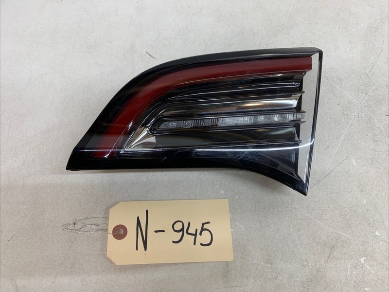 ⚡️2021-2023 Tesla 3 TAILLIGHT Tail Light Lid RH 3-pin 1077402-00-C 945 B17