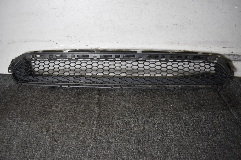 2016-2018 HONDA PILOT FRONT BUMPER LOWER GRILL GRILLE OEM 71113-TG7 16 17 18