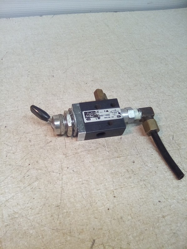 Parker D04811000 3 Way Poppet Valve