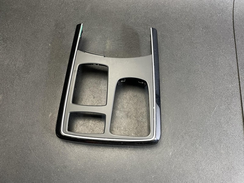Center Console Upper Trim Panel 2018 Mercedes GLS 550 1666800803 2017 2019