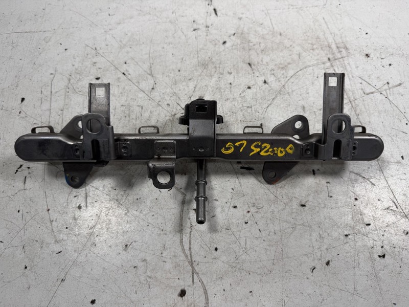 06-09 Honda S2000 Fuel Rail 16610-PZX-003 OEM