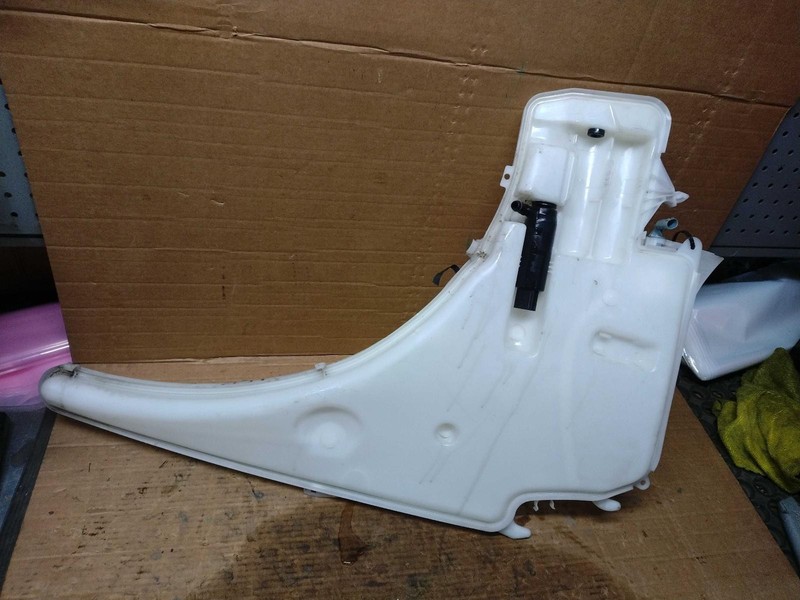2011 BMW 328I Washer Fluid Reservoir OEM Blue - Broke Sensor, 128K Miles