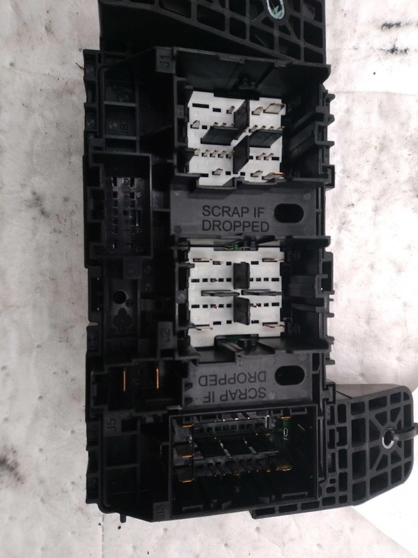 2019 RAM DODGE 1500 PICKUP Body Control Module OEM 698750 125K Miles Grey