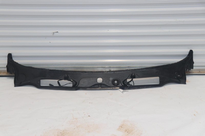 2007-2013 BMW 335I E93 FRONT WINDSHIELD WIPER COWL GRILL VENT PANEL COVER OEM