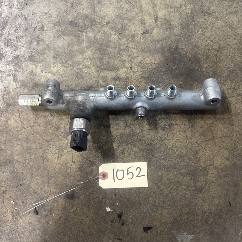 Denso Diesel Fuel Rail A5911 10B 10396 0710 10B04628