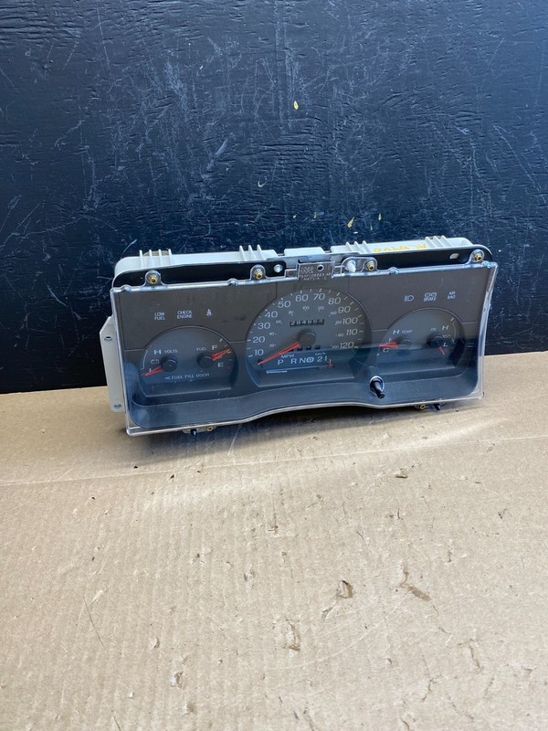 2003 to 2005 Mercury Grand Marquis Speedometer Instrustment Cluster ac6408 DG