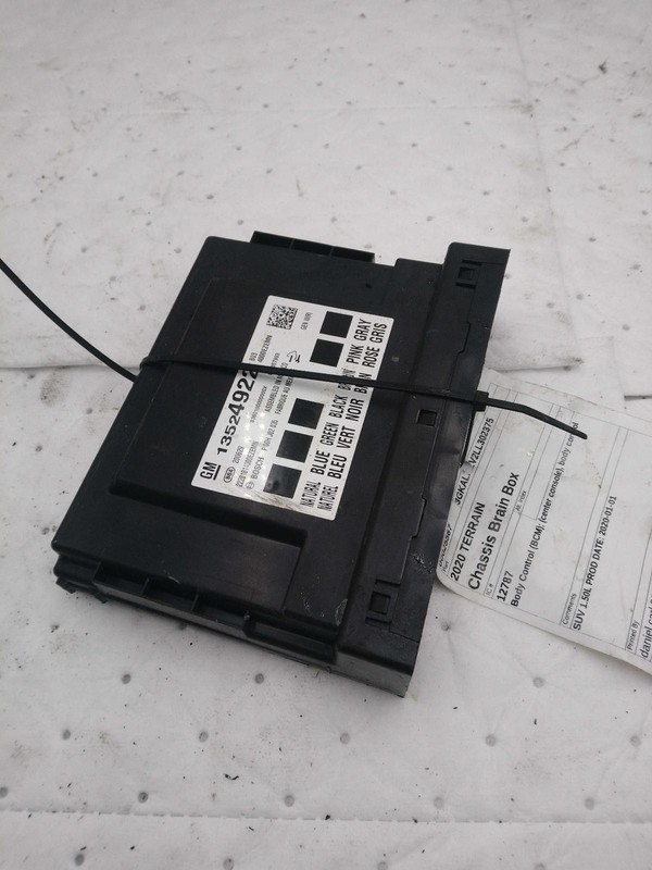 2020 GMC Terrain Body Control Module OEM 13519672 72000 Miles Silver